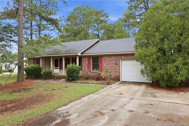 924 E Winds Lane, Fayetteville, NC 28311