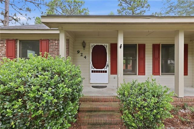 924 E Winds Lane, Fayetteville, NC 28311