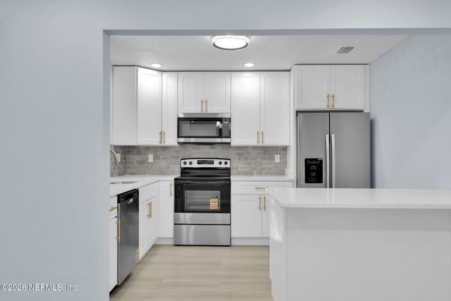 2531 E BURLINGAME Drive, Jacksonville, FL 32211