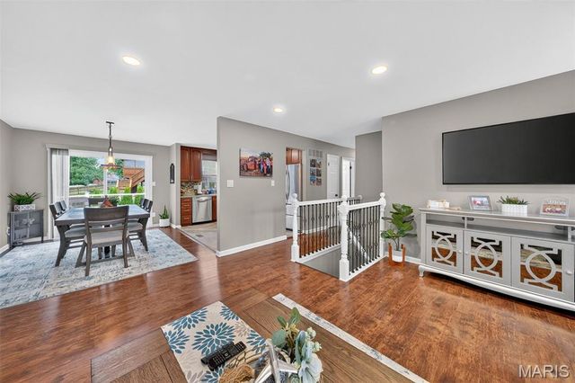 7101 Coram Drive, St Louis, MO 63129
