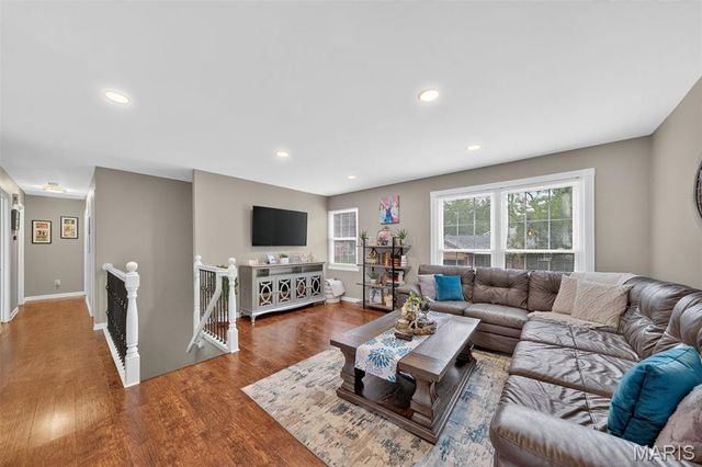 7101 Coram Drive, St Louis, MO 63129