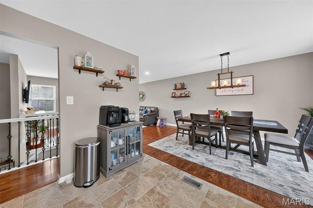 7101 Coram Drive, St Louis, MO 63129