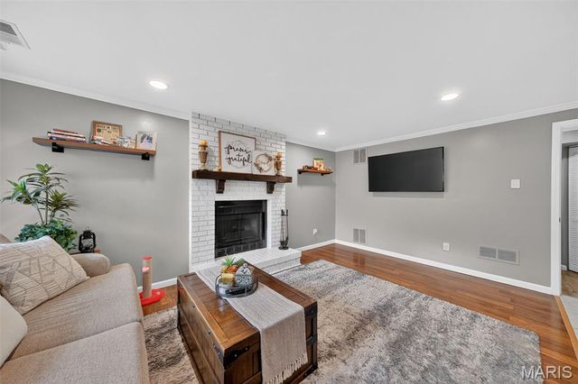 7101 Coram Drive, St Louis, MO 63129