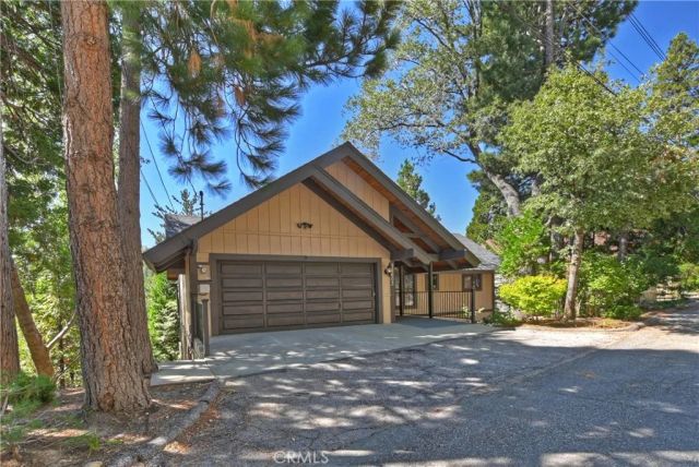 26603 Hillcrest Lane, Lake Arrowhead, CA 92352
