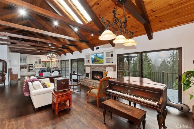 26603 Hillcrest Lane, Lake Arrowhead, CA 92352
