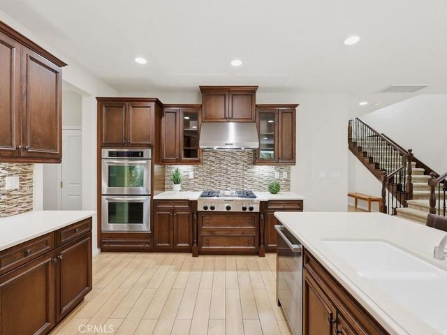 8 Willow Way, Lake Forest, CA 92630