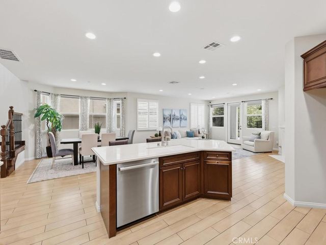8 Willow Way, Lake Forest, CA 92630