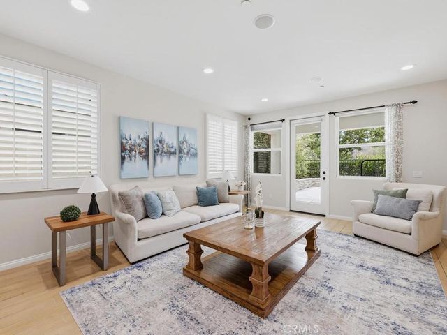 8 Willow Way, Lake Forest, CA 92630