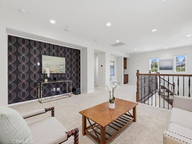 8 Willow Way, Lake Forest, CA 92630
