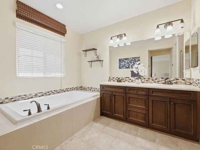 8 Willow Way, Lake Forest, CA 92630