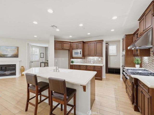 8 Willow Way, Lake Forest, CA 92630