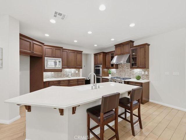 8 Willow Way, Lake Forest, CA 92630