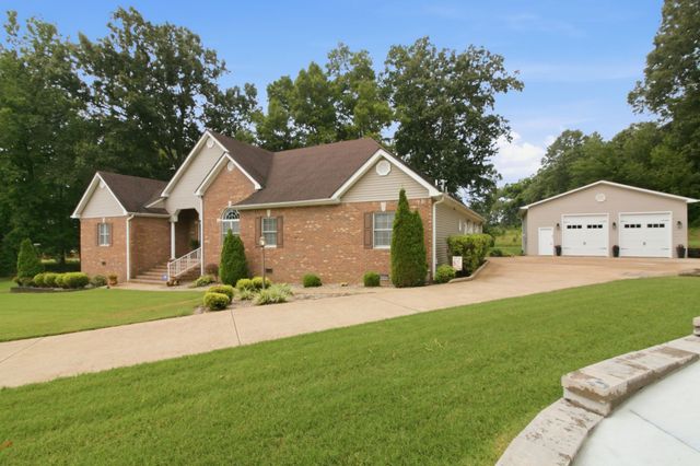 1305 Oakbrook Dr, Paris, TN 38242