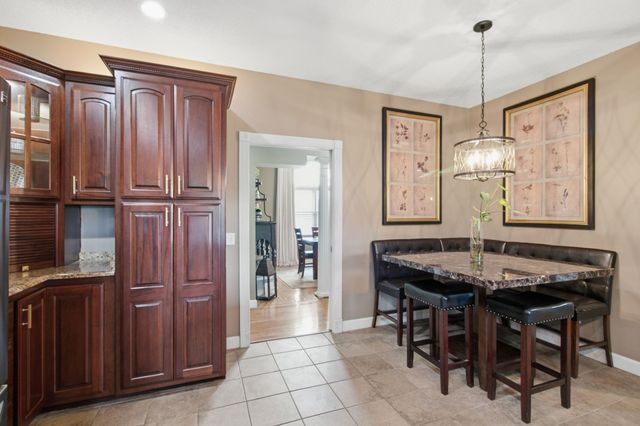 1305 Oakbrook Dr, Paris, TN 38242