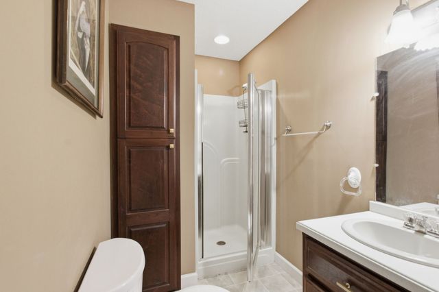 1305 Oakbrook Dr, Paris, TN 38242