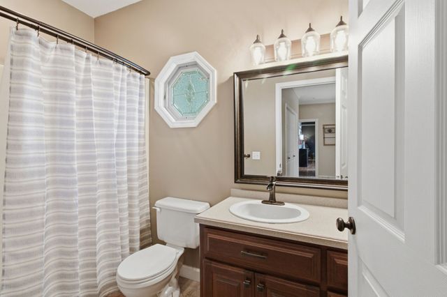 1305 Oakbrook Dr, Paris, TN 38242