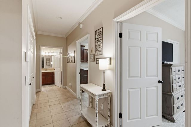 1305 Oakbrook Dr, Paris, TN 38242