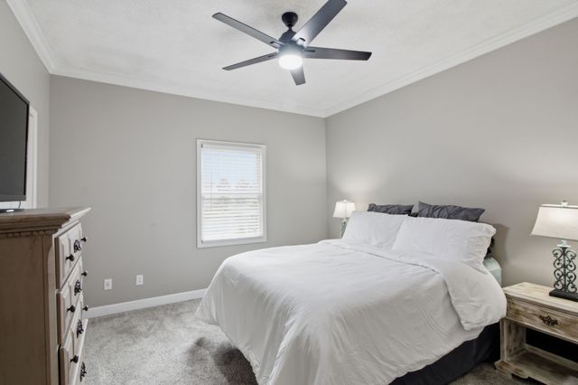 1305 Oakbrook Dr, Paris, TN 38242