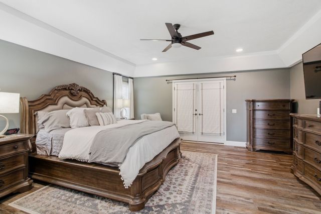 1305 Oakbrook Dr, Paris, TN 38242