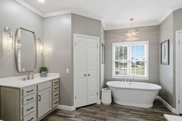 1305 Oakbrook Dr, Paris, TN 38242