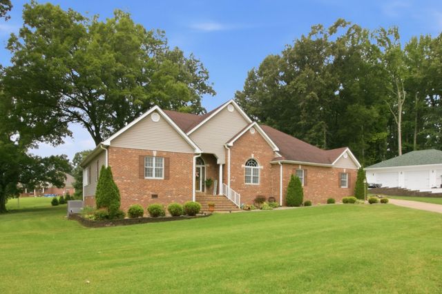 1305 Oakbrook Dr, Paris, TN 38242