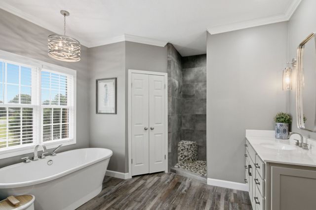 1305 Oakbrook Dr, Paris, TN 38242