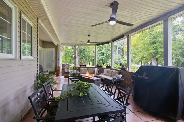 1305 Oakbrook Dr, Paris, TN 38242