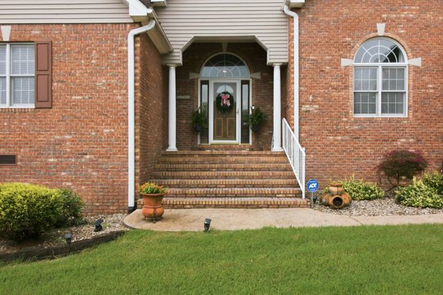1305 Oakbrook Dr, Paris, TN 38242