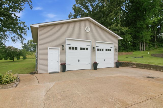1305 Oakbrook Dr, Paris, TN 38242