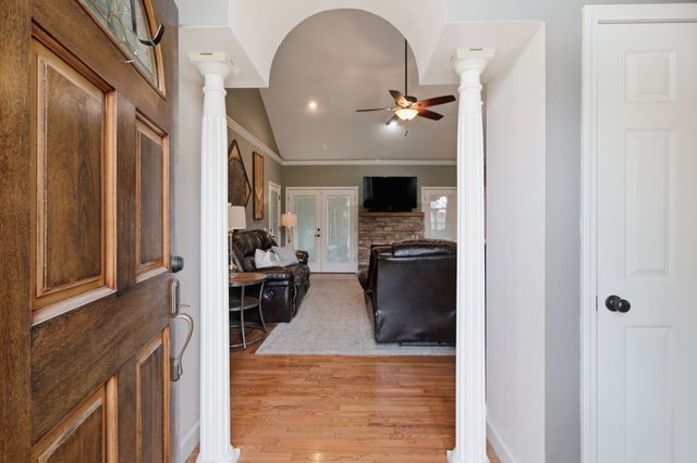 1305 Oakbrook Dr, Paris, TN 38242