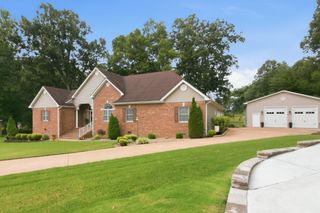 1305 Oakbrook Dr, Paris, TN 38242