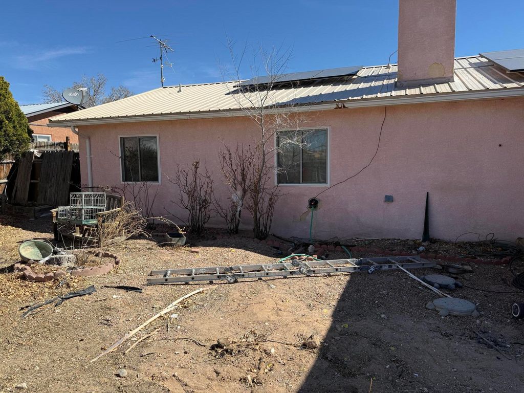 Image 12 of property listing at 107 2nd Street SE, Rio Rancho, NM 87124