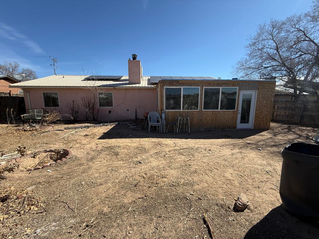 Image 15 of property listing at 107 2nd Street SE, Rio Rancho, NM 87124
