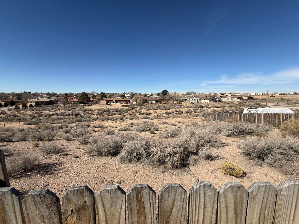 Image 18 of property listing at 107 2nd Street SE, Rio Rancho, NM 87124