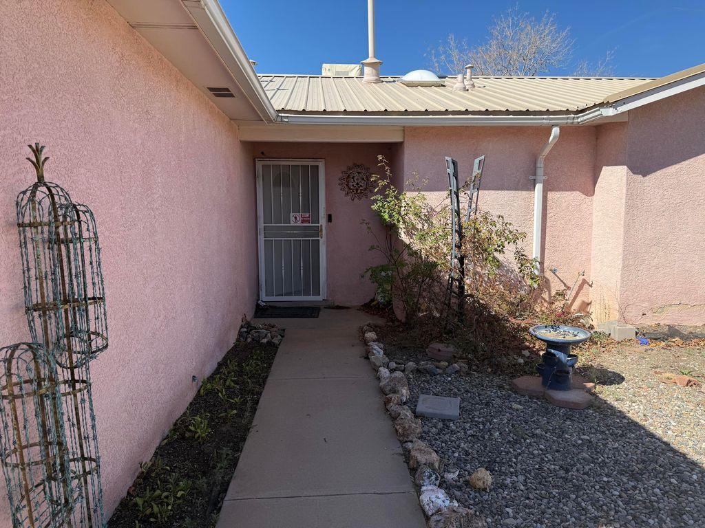 Image 39 of property listing at 107 2nd Street SE, Rio Rancho, NM 87124