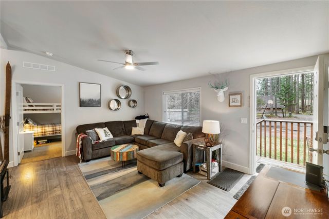 138 Sherwood Lane, Packwood, WA 98361