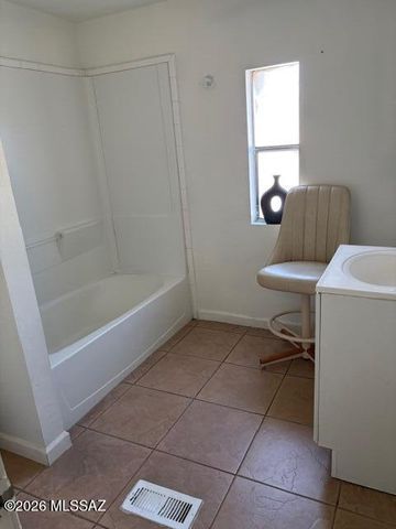 5600 S Country Club Rd Trlr 160, Tucson, AZ 85706