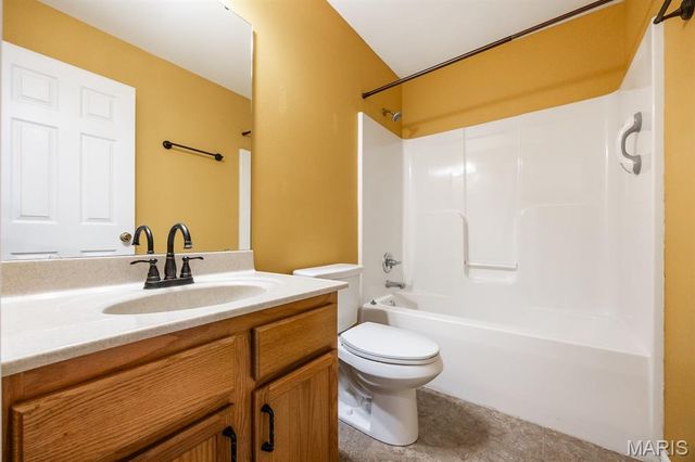 10916 Upland Terrace Drive, Lebanon, IL 62254