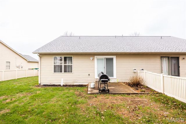 10916 Upland Terrace Drive, Lebanon, IL 62254