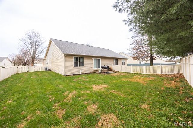 10916 Upland Terrace Drive, Lebanon, IL 62254