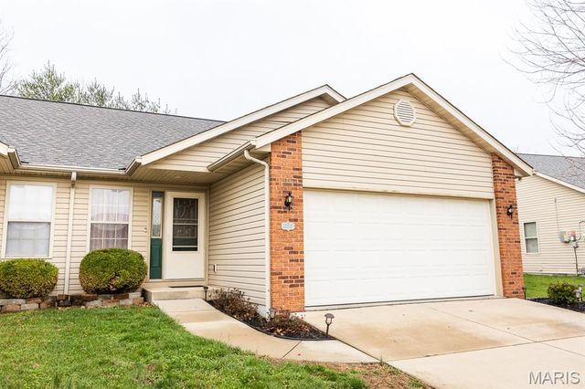 10916 Upland Terrace Drive, Lebanon, IL 62254