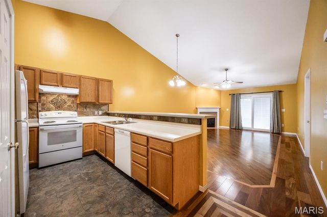 10916 Upland Terrace Drive, Lebanon, IL 62254