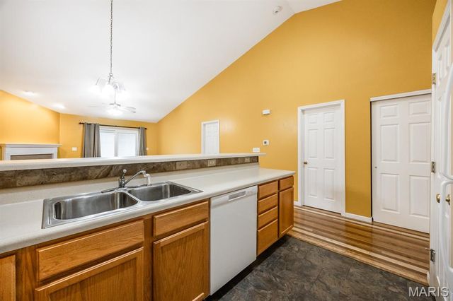 10916 Upland Terrace Drive, Lebanon, IL 62254