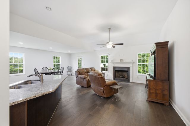 109 Mangrum Rd, Bon Aqua, TN 37025