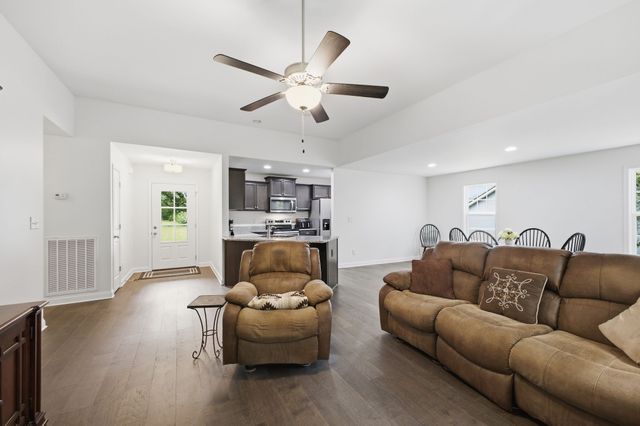 109 Mangrum Rd, Bon Aqua, TN 37025
