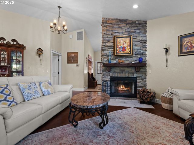 29530 HODSDONSDALE Ln, Eugene, OR 97402