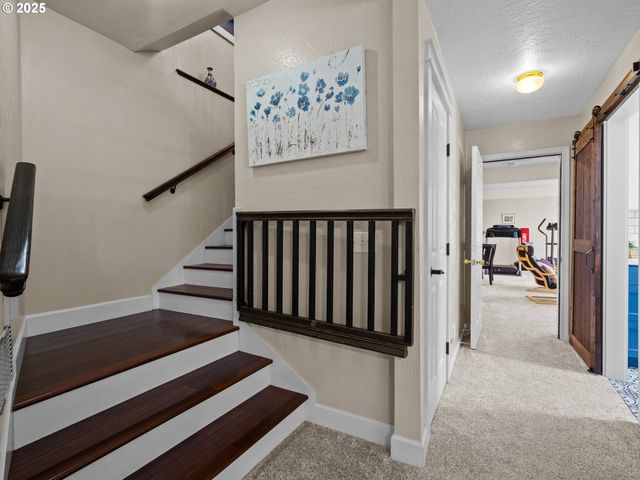 29530 HODSDONSDALE Ln, Eugene, OR 97402