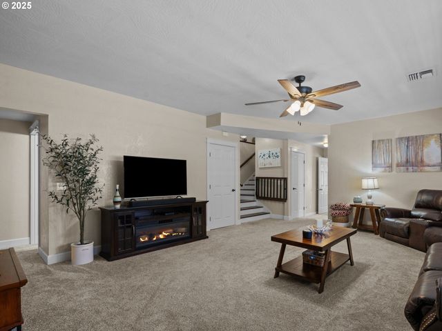 29530 HODSDONSDALE Ln, Eugene, OR 97402