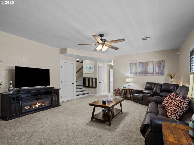 29530 HODSDONSDALE Ln, Eugene, OR 97402