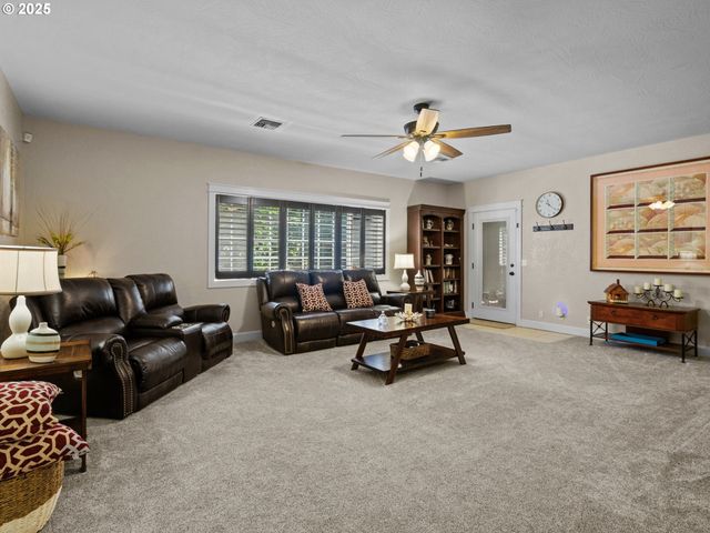 29530 HODSDONSDALE Ln, Eugene, OR 97402